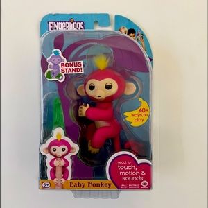 Fingerlings Baby Monkey - Bella - Pink (Includes Bonus Stand) NEW!!!